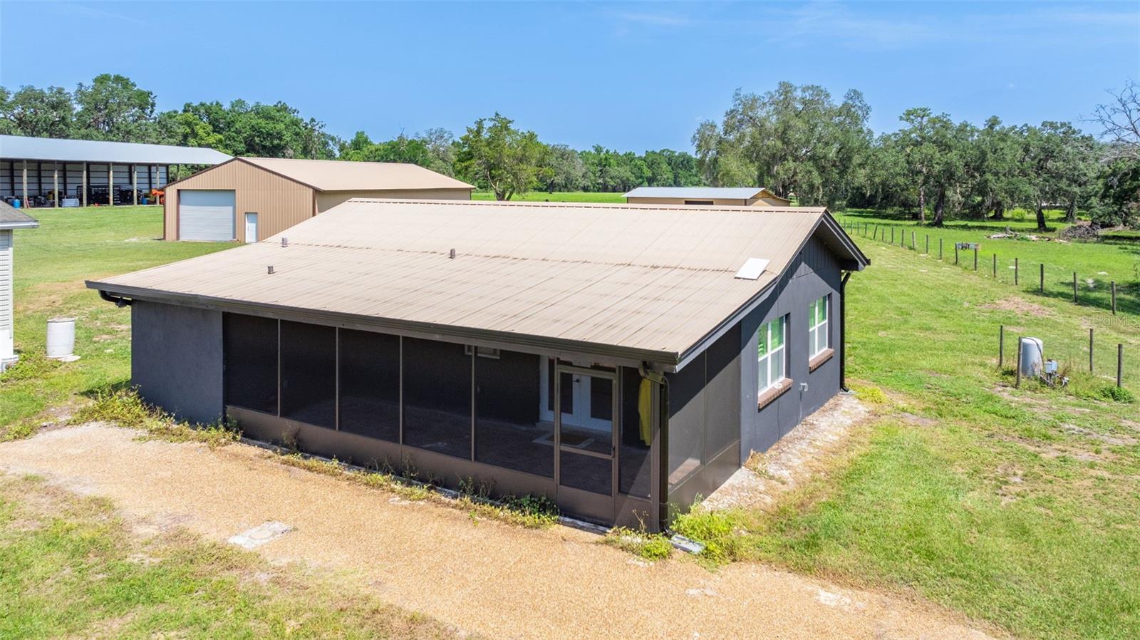 Listing photo id 30 for 21455 Us Hwy 98