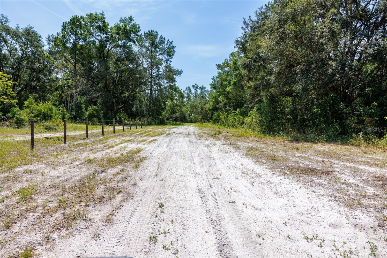 Listing photo id 61 for 21455 Us Hwy 98