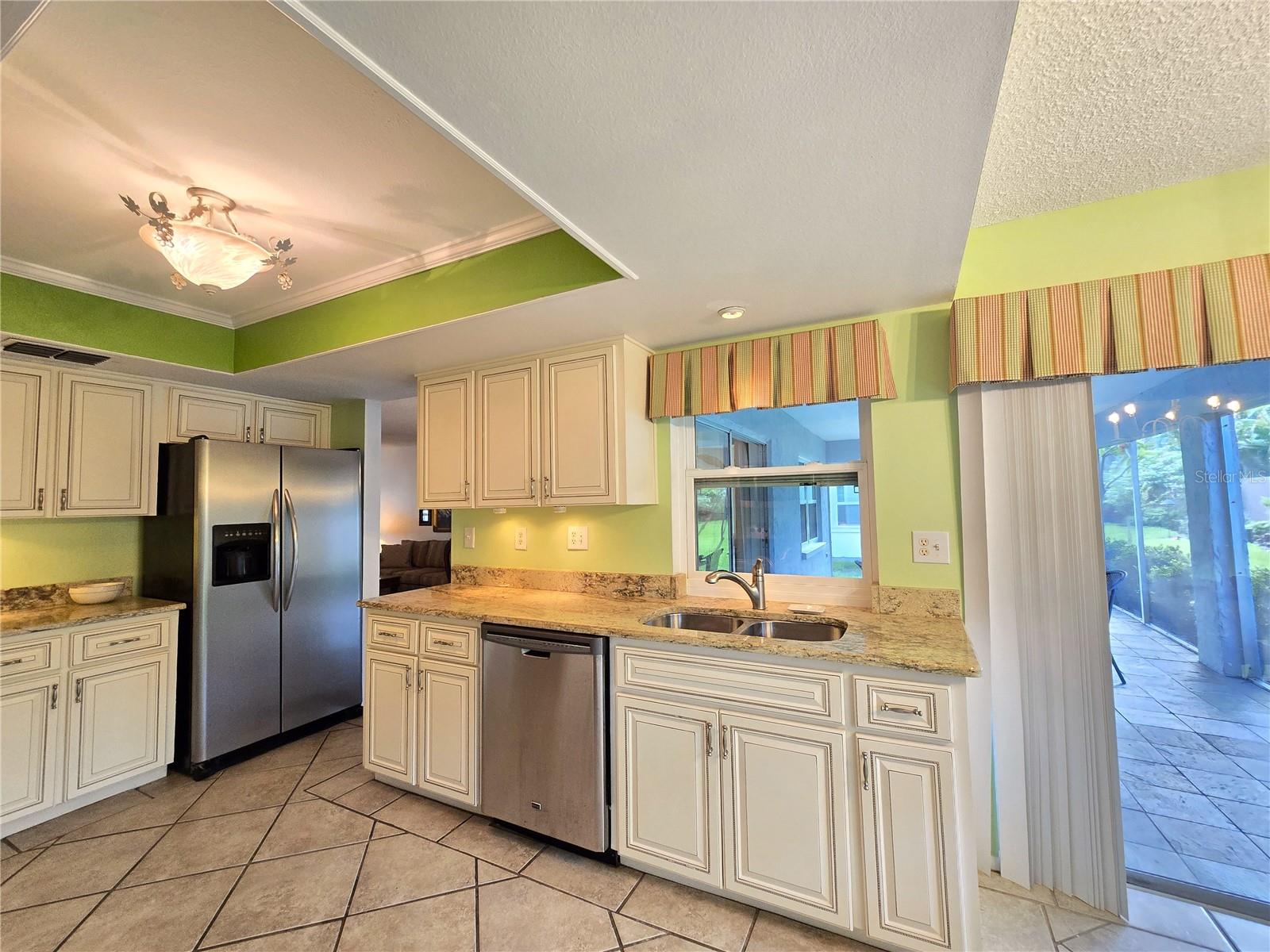 Listing photo id 9 for 3509 Oak Lake Drive