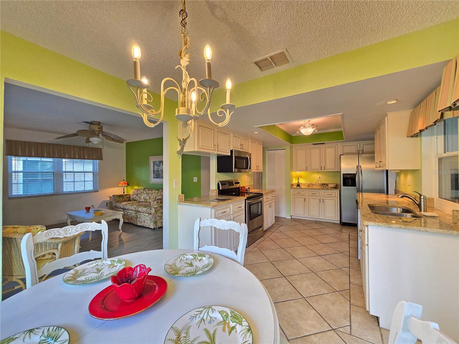Listing photo id 11 for 3509 Oak Lake Drive
