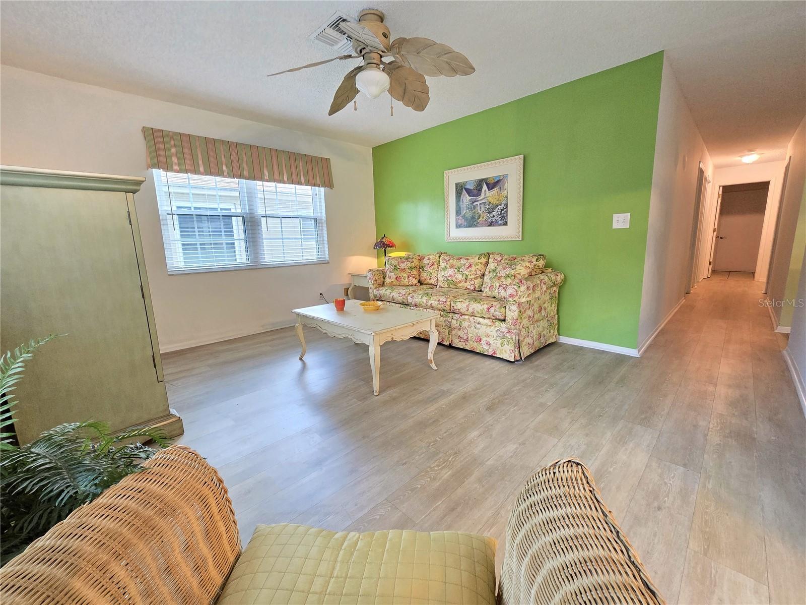 Listing photo id 13 for 3509 Oak Lake Drive