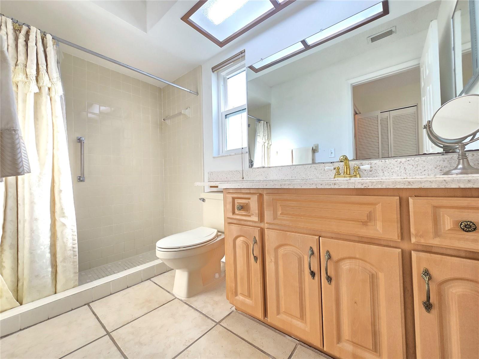 Listing photo id 16 for 3509 Oak Lake Drive