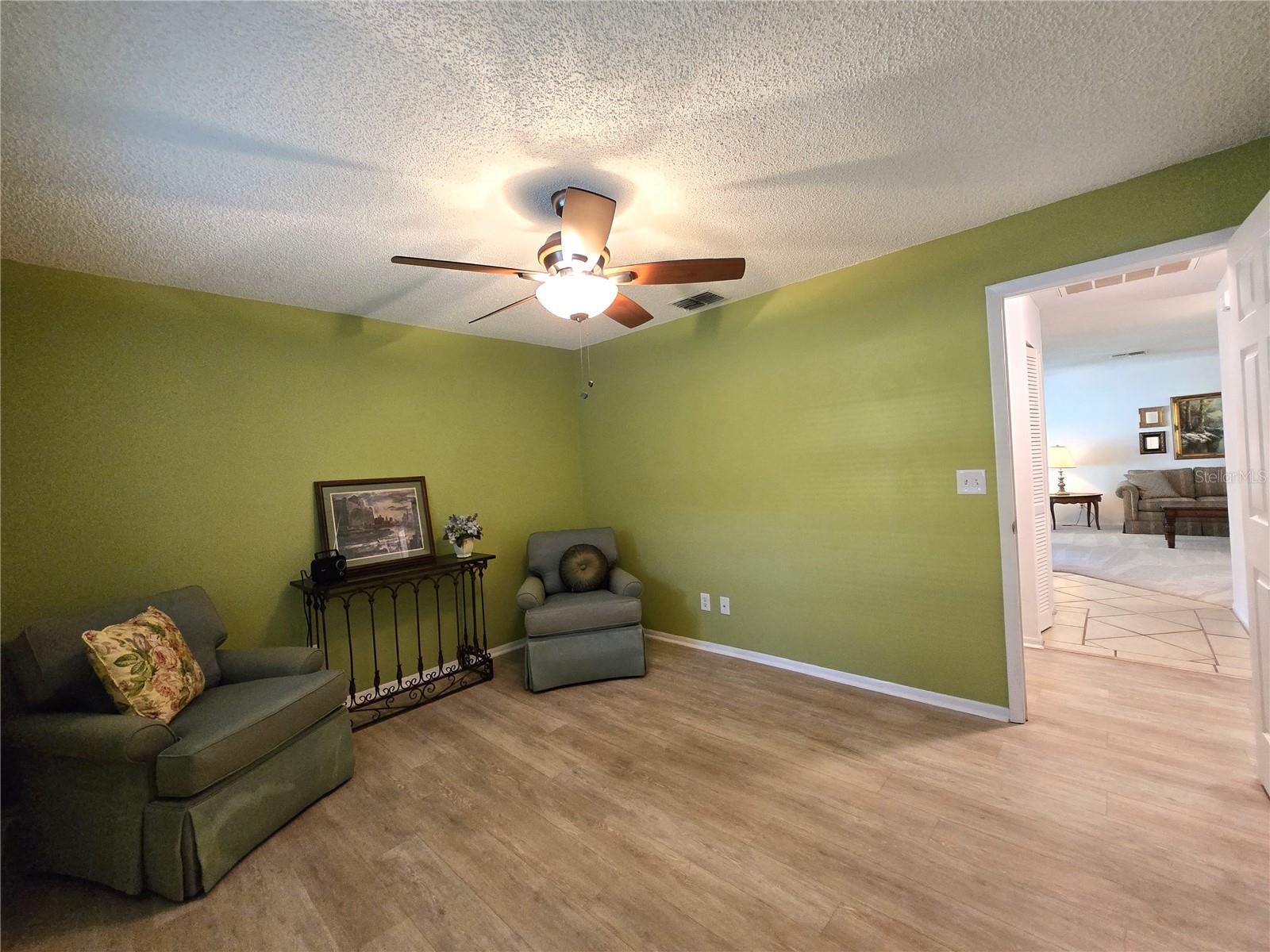 Listing photo id 17 for 3509 Oak Lake Drive