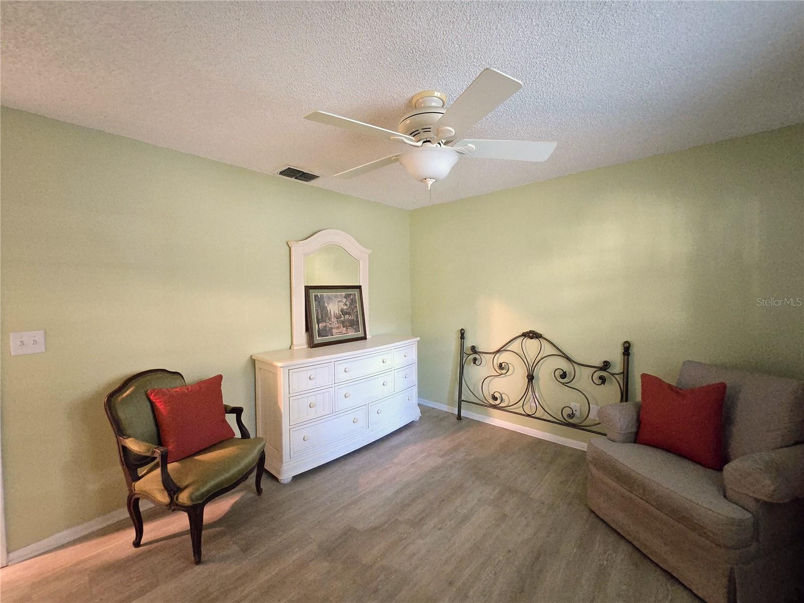 Listing photo id 19 for 3509 Oak Lake Drive