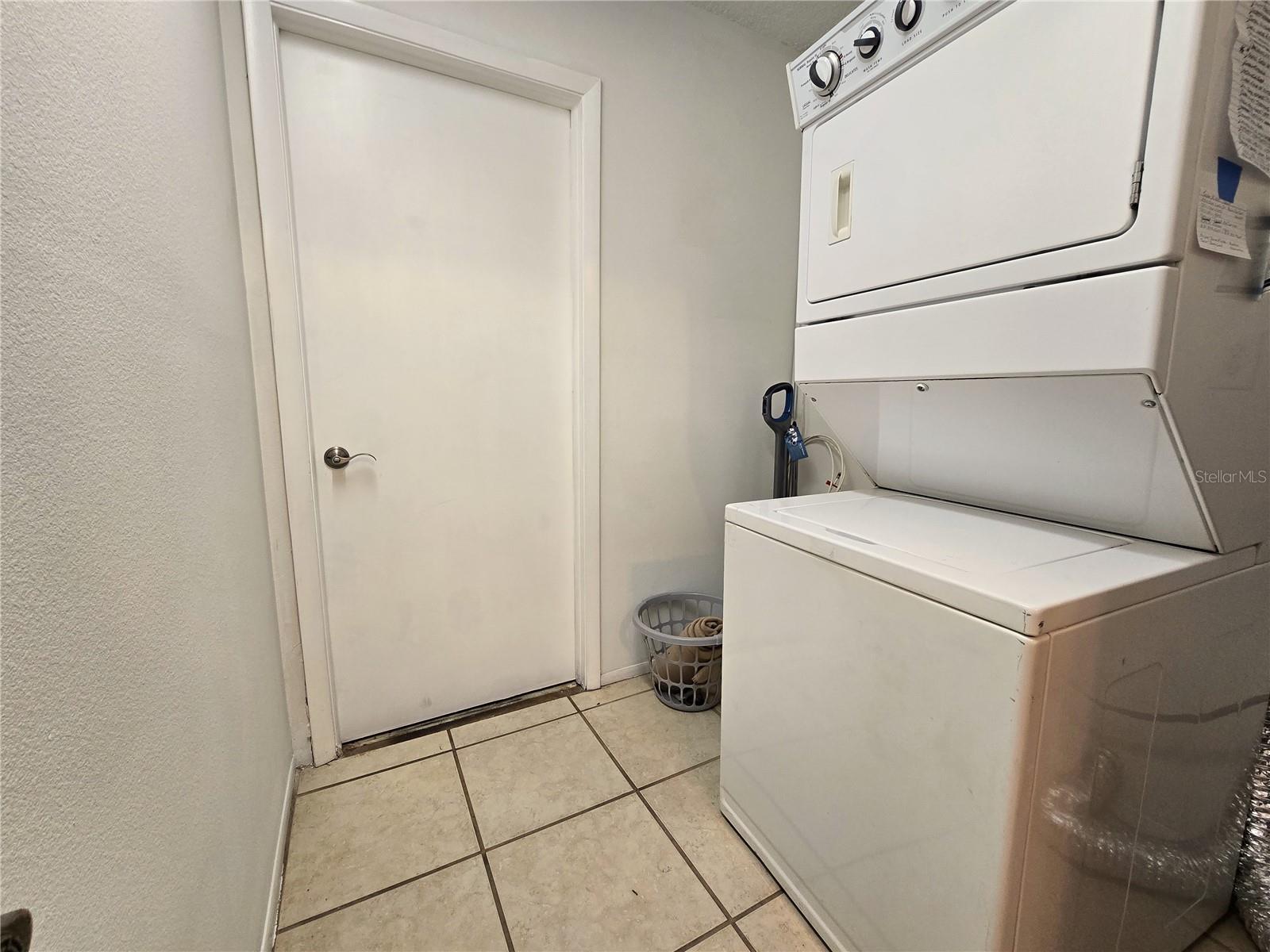 Listing photo id 20 for 3509 Oak Lake Drive