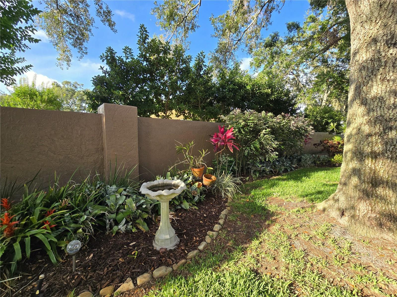 Listing photo id 24 for 3509 Oak Lake Drive