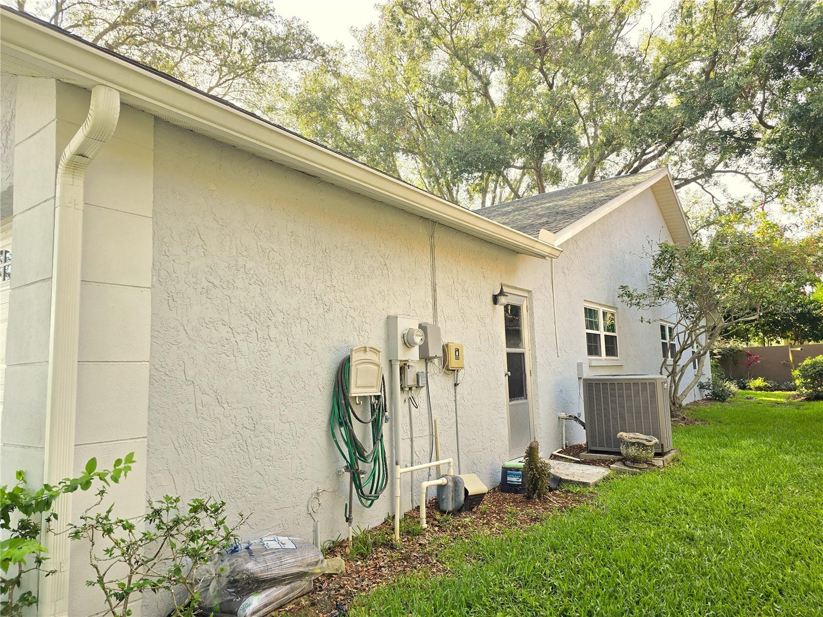 Listing photo id 26 for 3509 Oak Lake Drive