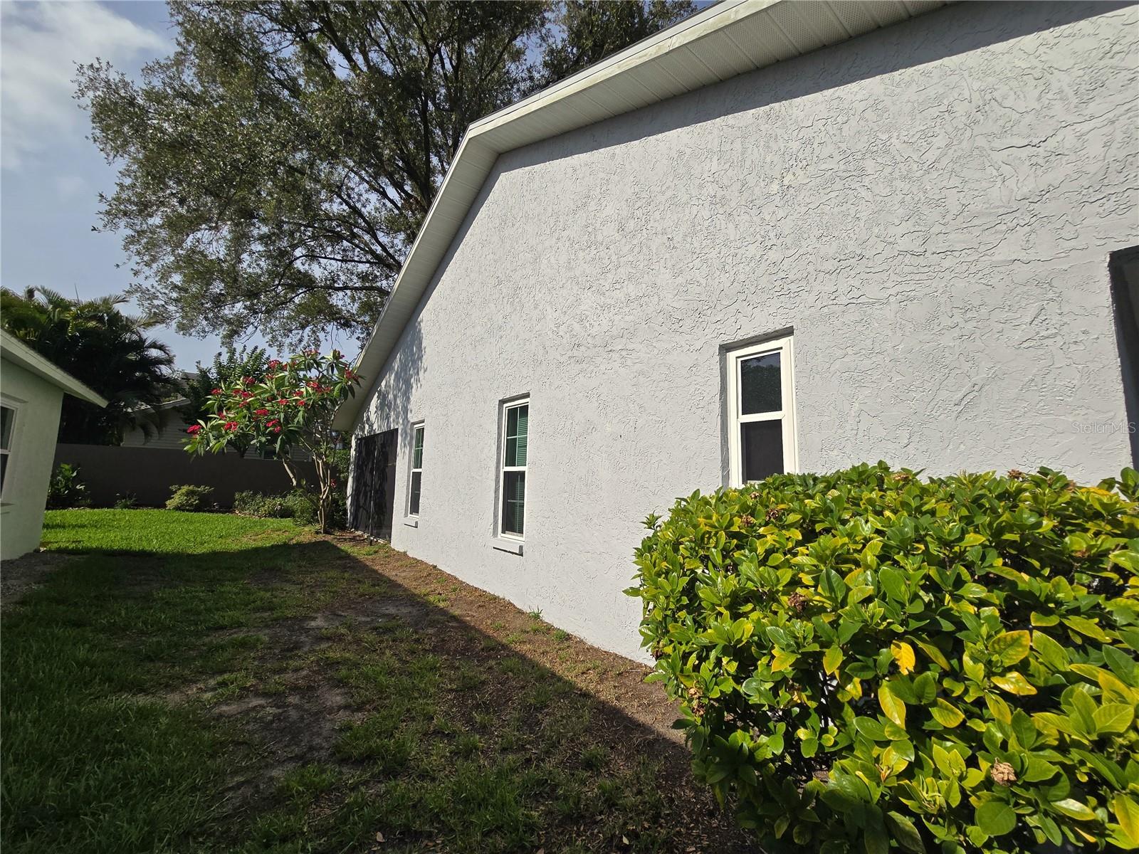 Listing photo id 27 for 3509 Oak Lake Drive