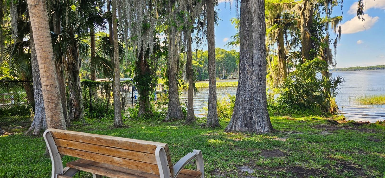 Listing photo id 34 for 3509 Oak Lake Drive