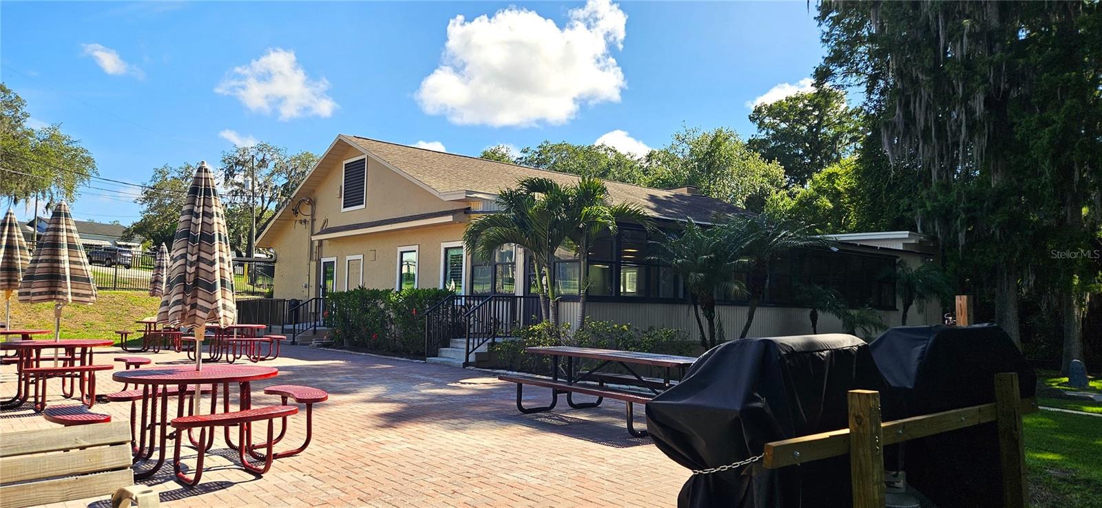 Listing photo id 35 for 3509 Oak Lake Drive