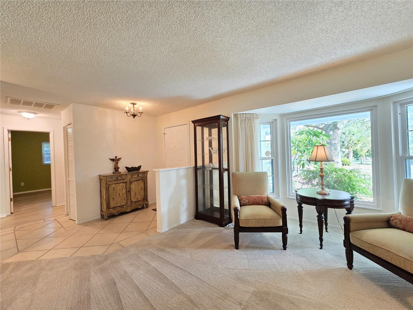 Listing photo id 2 for 3509 Oak Lake Drive