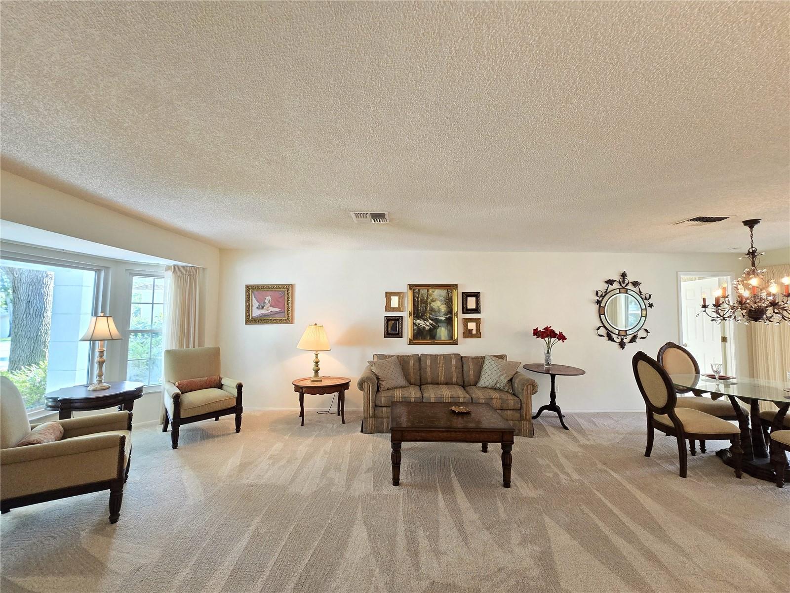 Listing photo id 3 for 3509 Oak Lake Drive