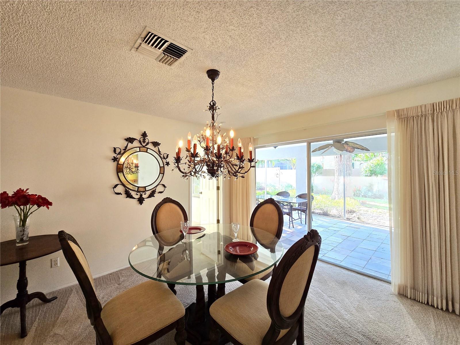 Listing photo id 4 for 3509 Oak Lake Drive