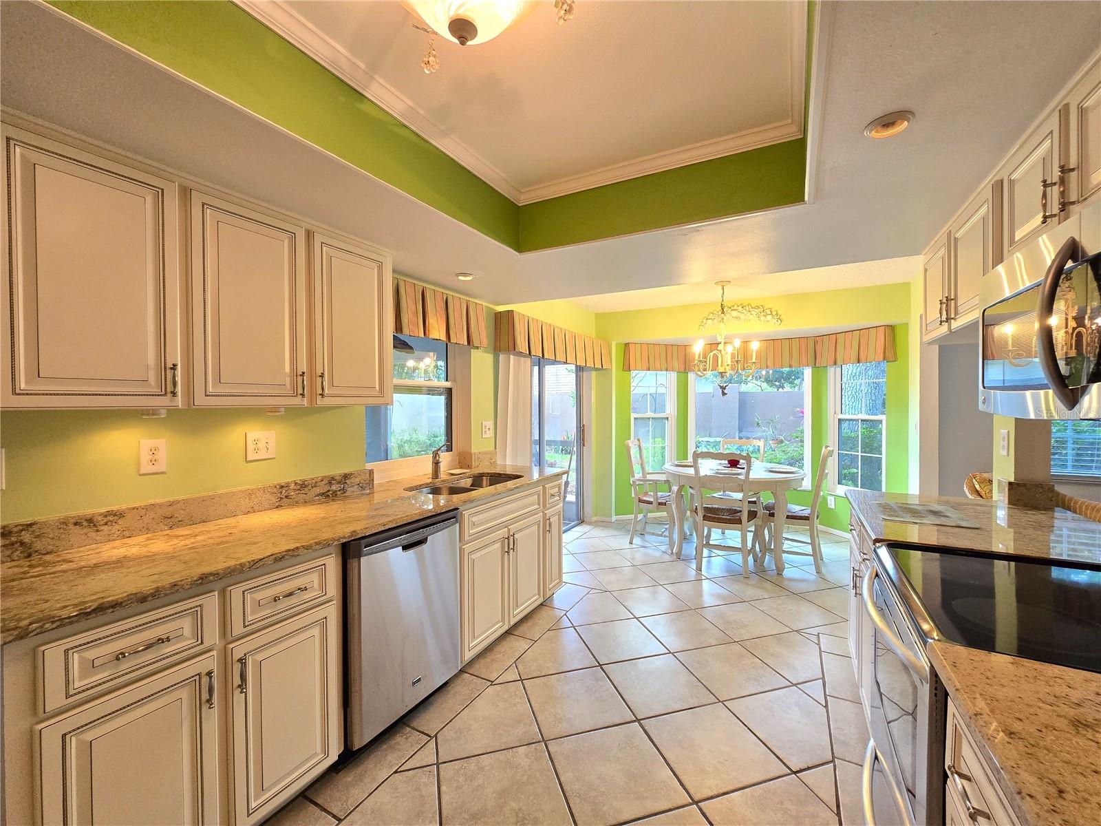 Listing photo id 7 for 3509 Oak Lake Drive