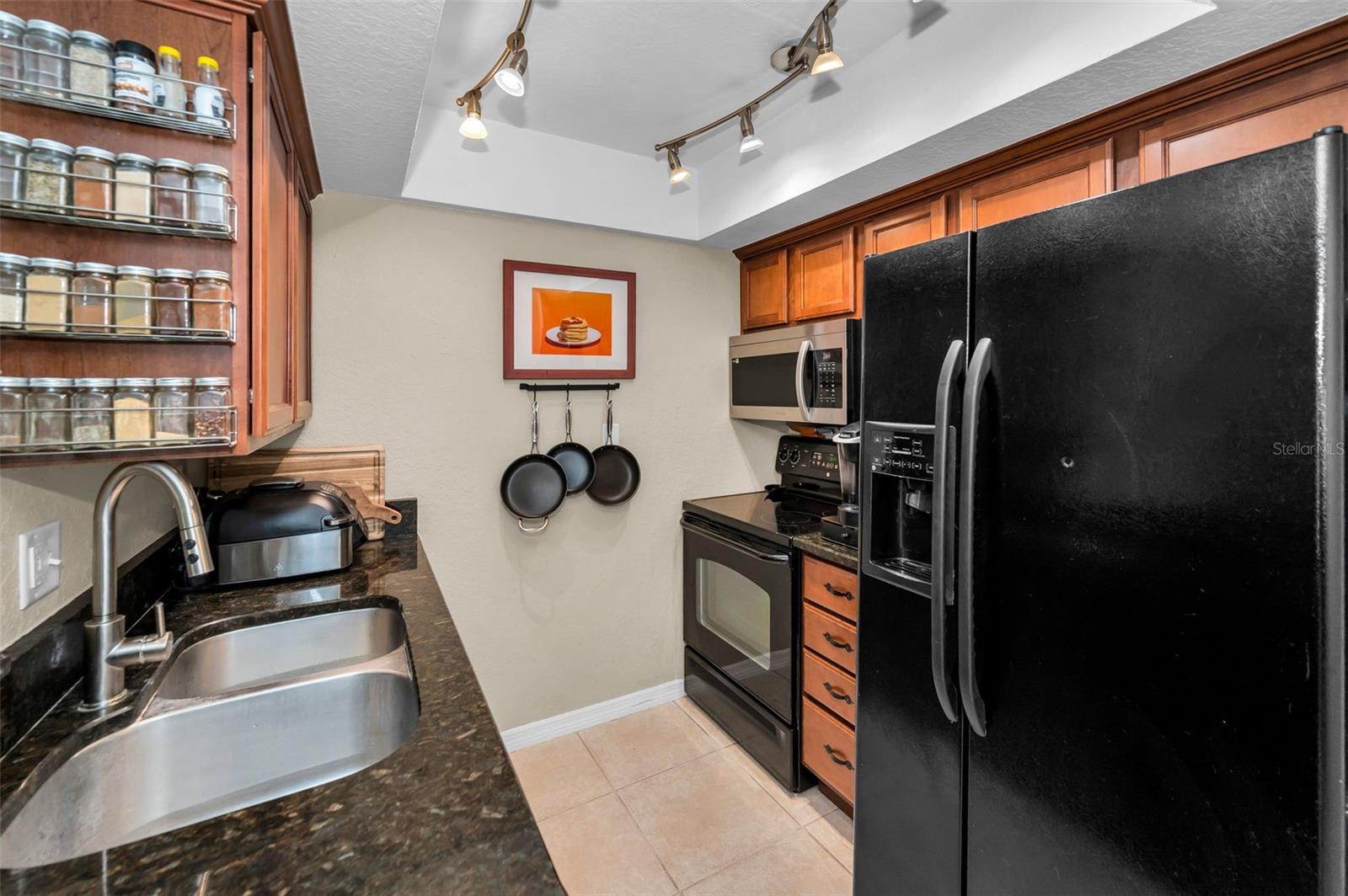 Image 14 of 54 For 704 Lyndhurst Street 624