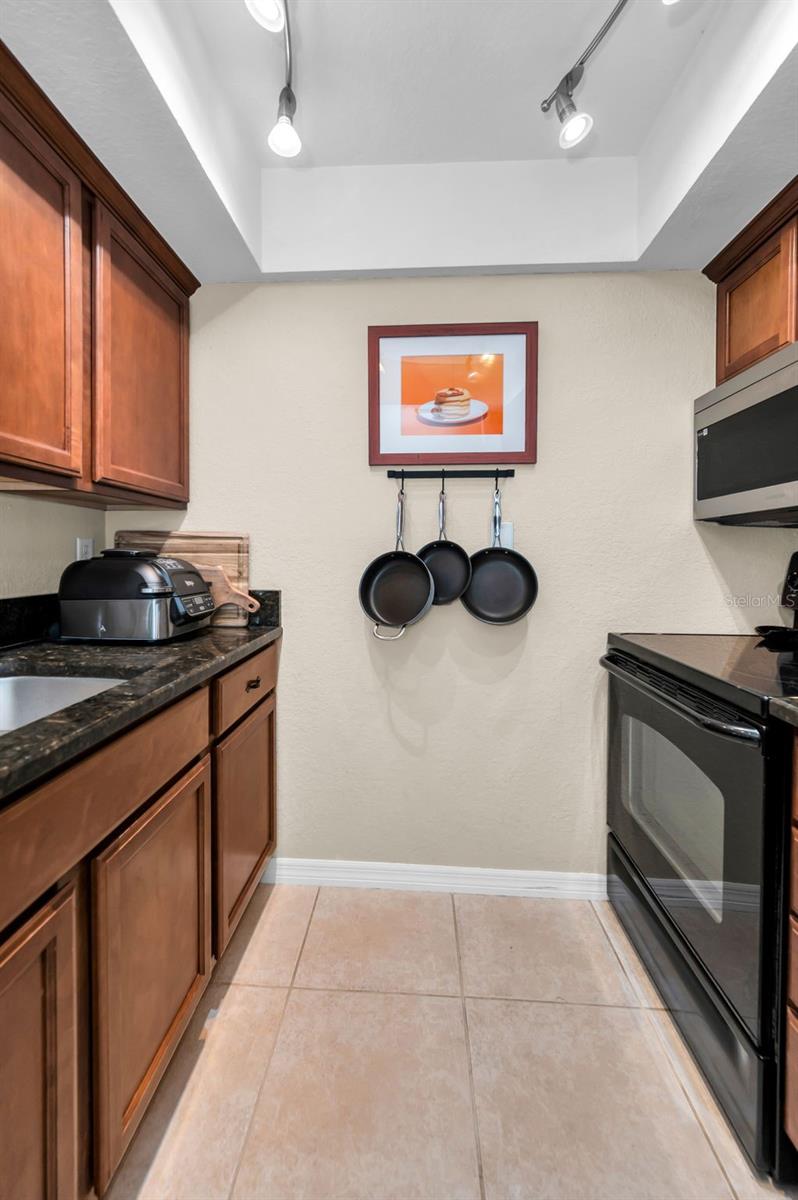 Image 15 of 54 For 704 Lyndhurst Street 624