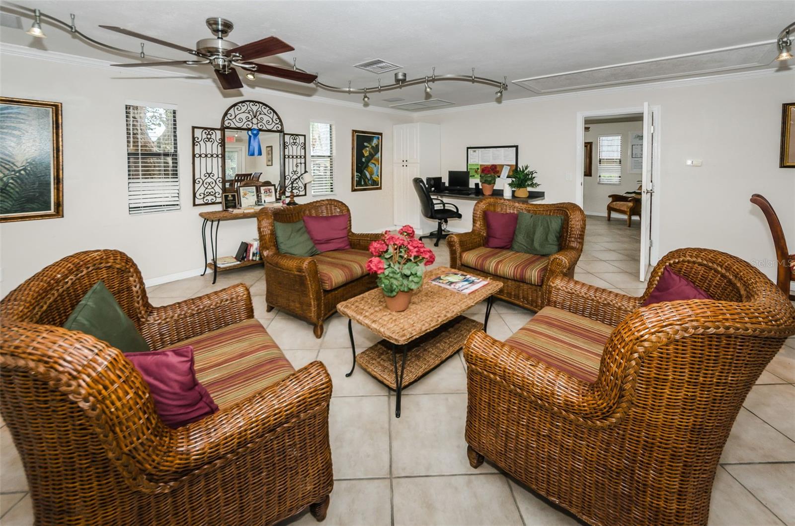 Image 42 of 54 For 704 Lyndhurst Street 624