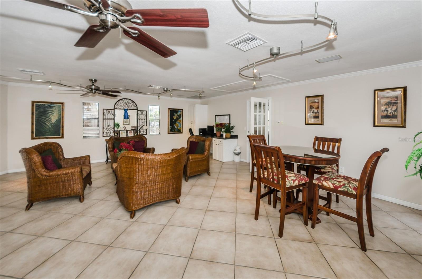 Image 43 of 54 For 704 Lyndhurst Street 624
