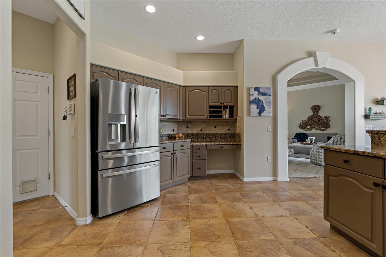 Listing photo id 26 for 4530 Roanoak Way