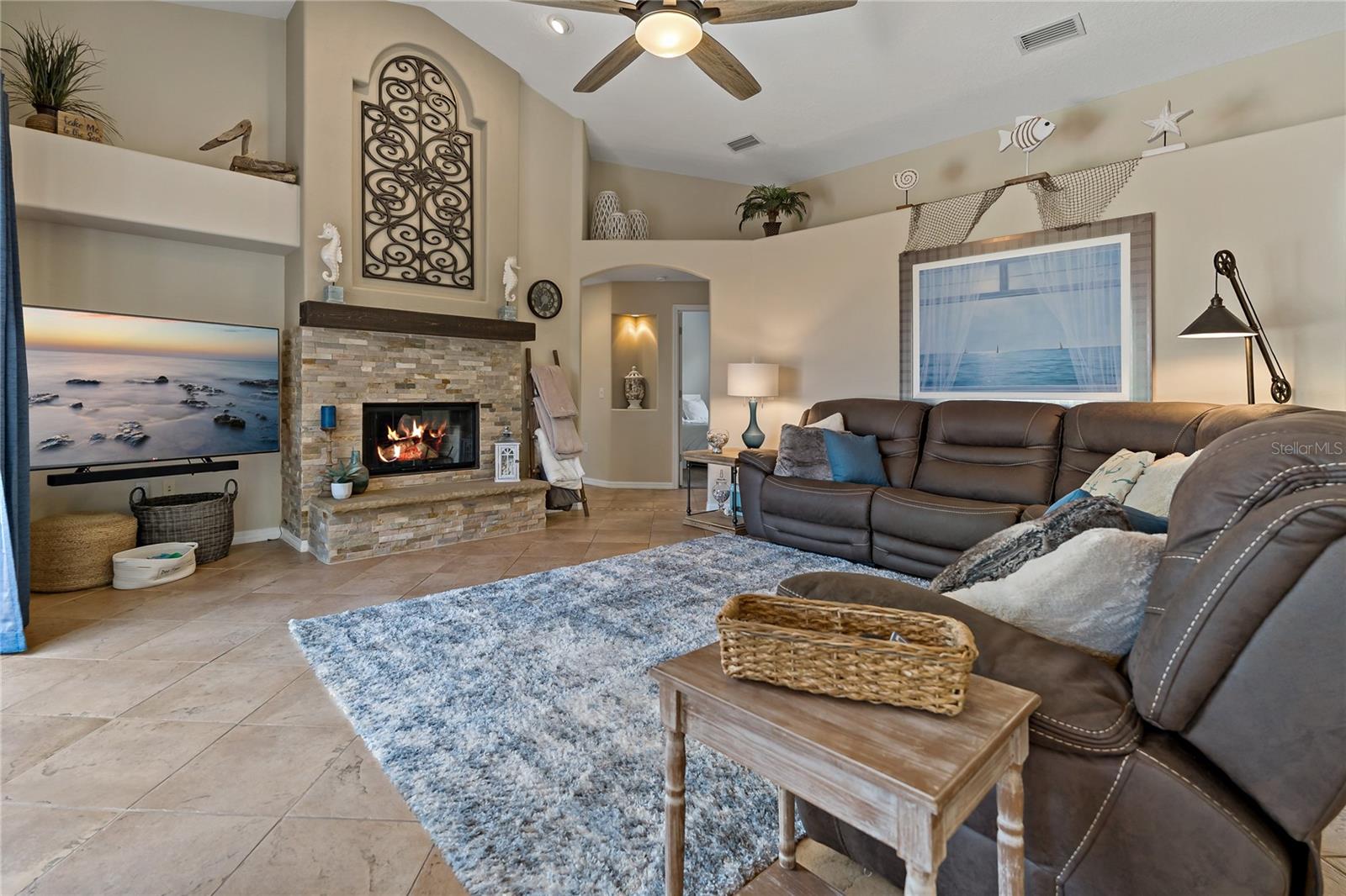 Listing photo id 28 for 4530 Roanoak Way