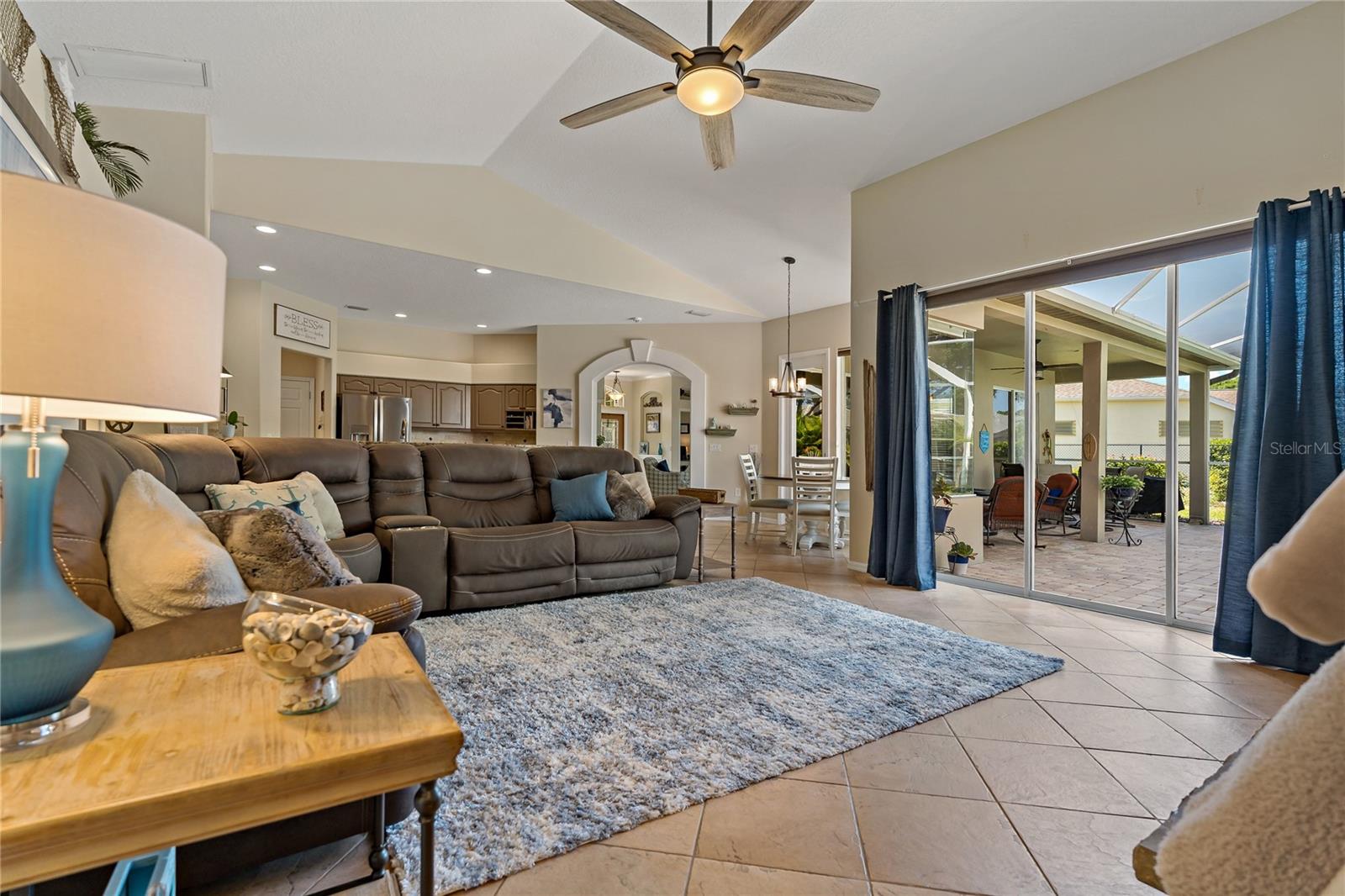 Listing photo id 31 for 4530 Roanoak Way