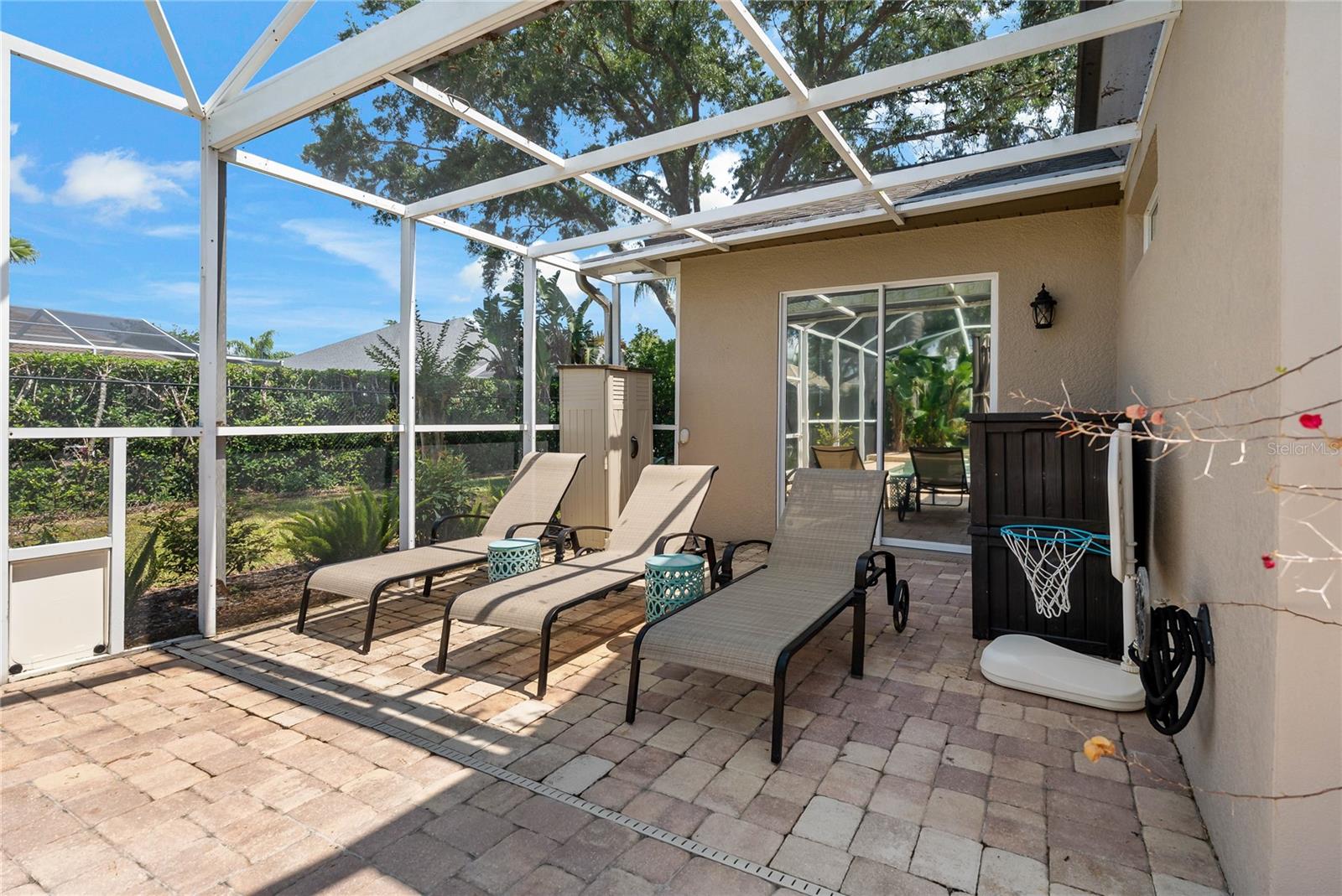 Listing photo id 46 for 4530 Roanoak Way
