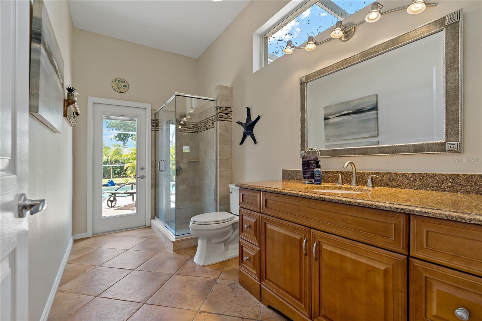 Listing photo id 47 for 4530 Roanoak Way