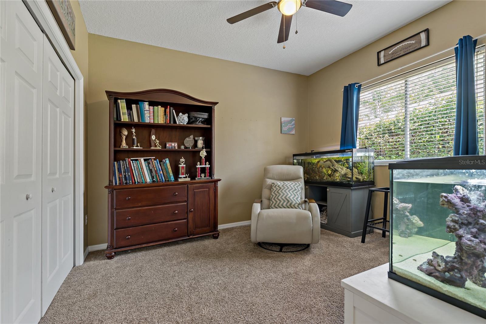 Listing photo id 49 for 4530 Roanoak Way