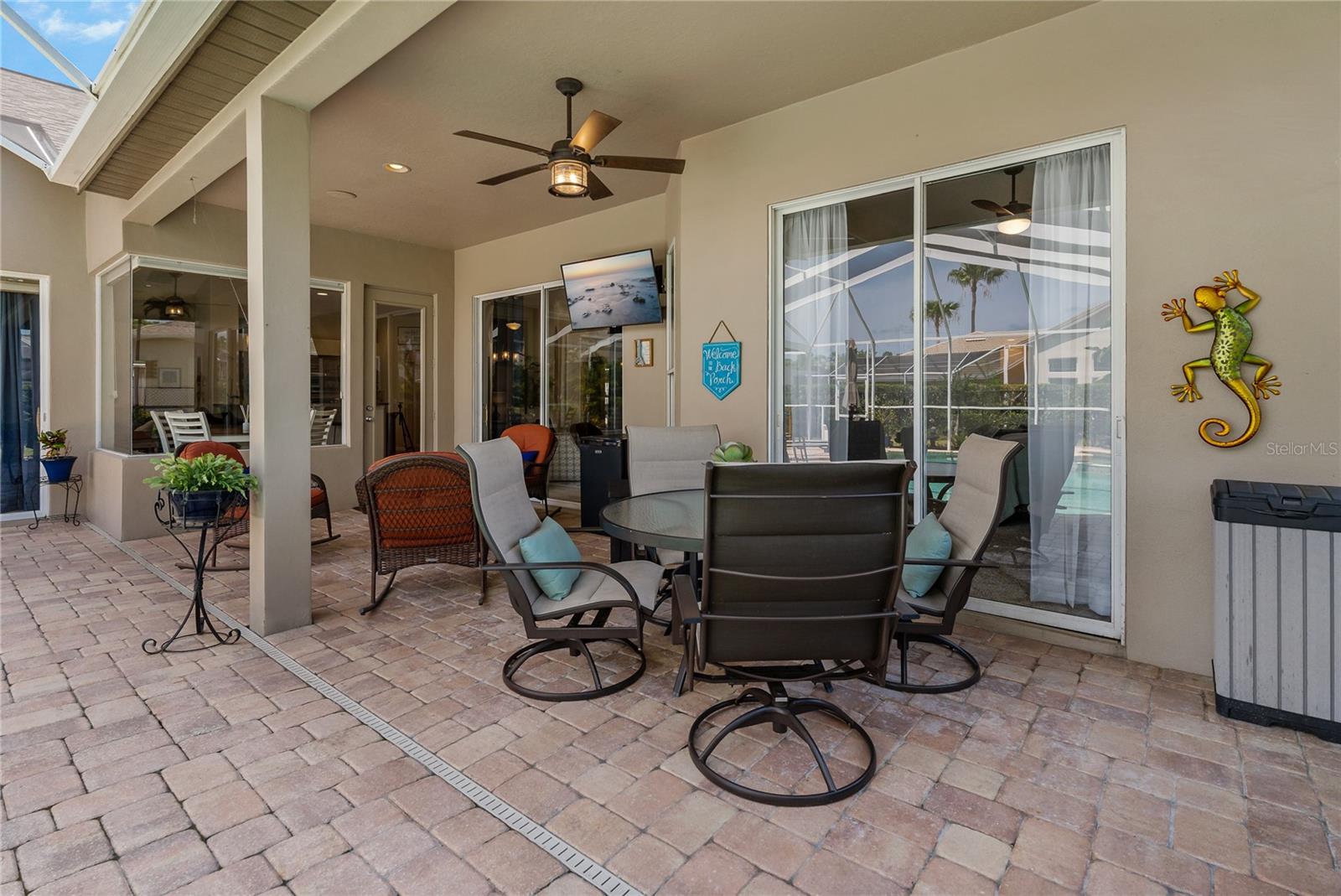 Listing photo id 52 for 4530 Roanoak Way