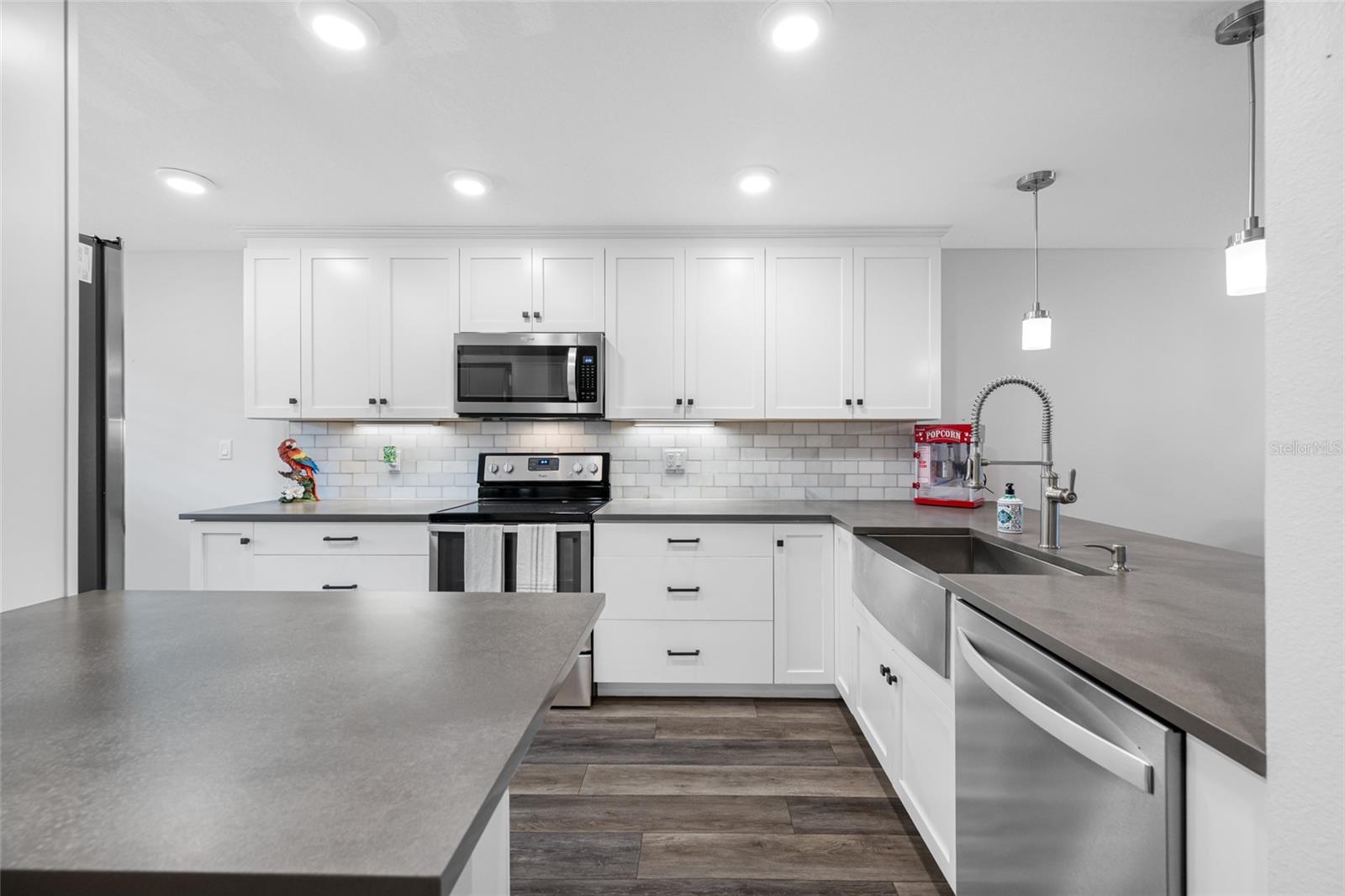 Image 6 of 40 For 9450 Harbor Greens Way 207
