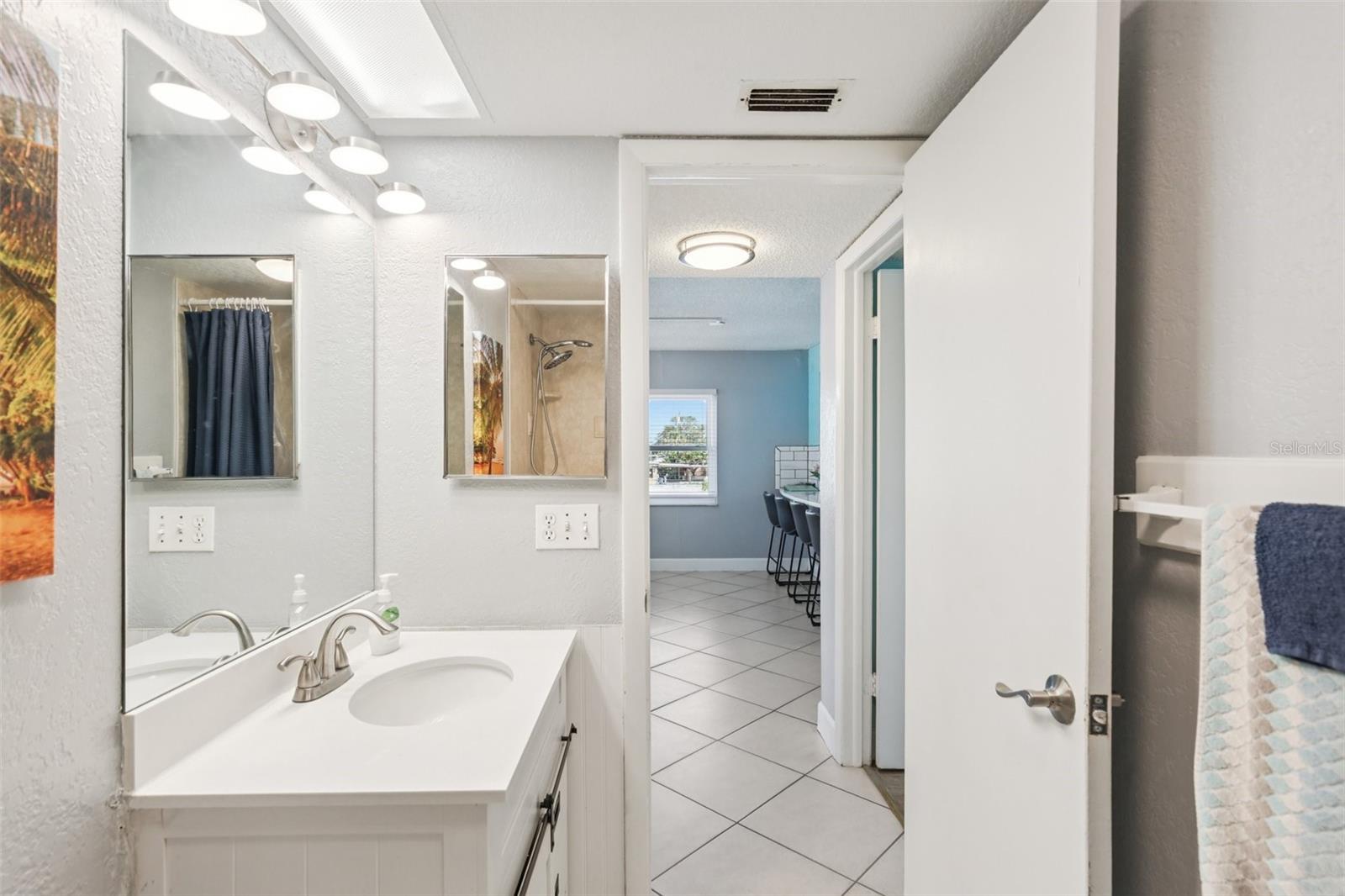 Image 12 of 25 For 14401 Gulf Boulevard 106