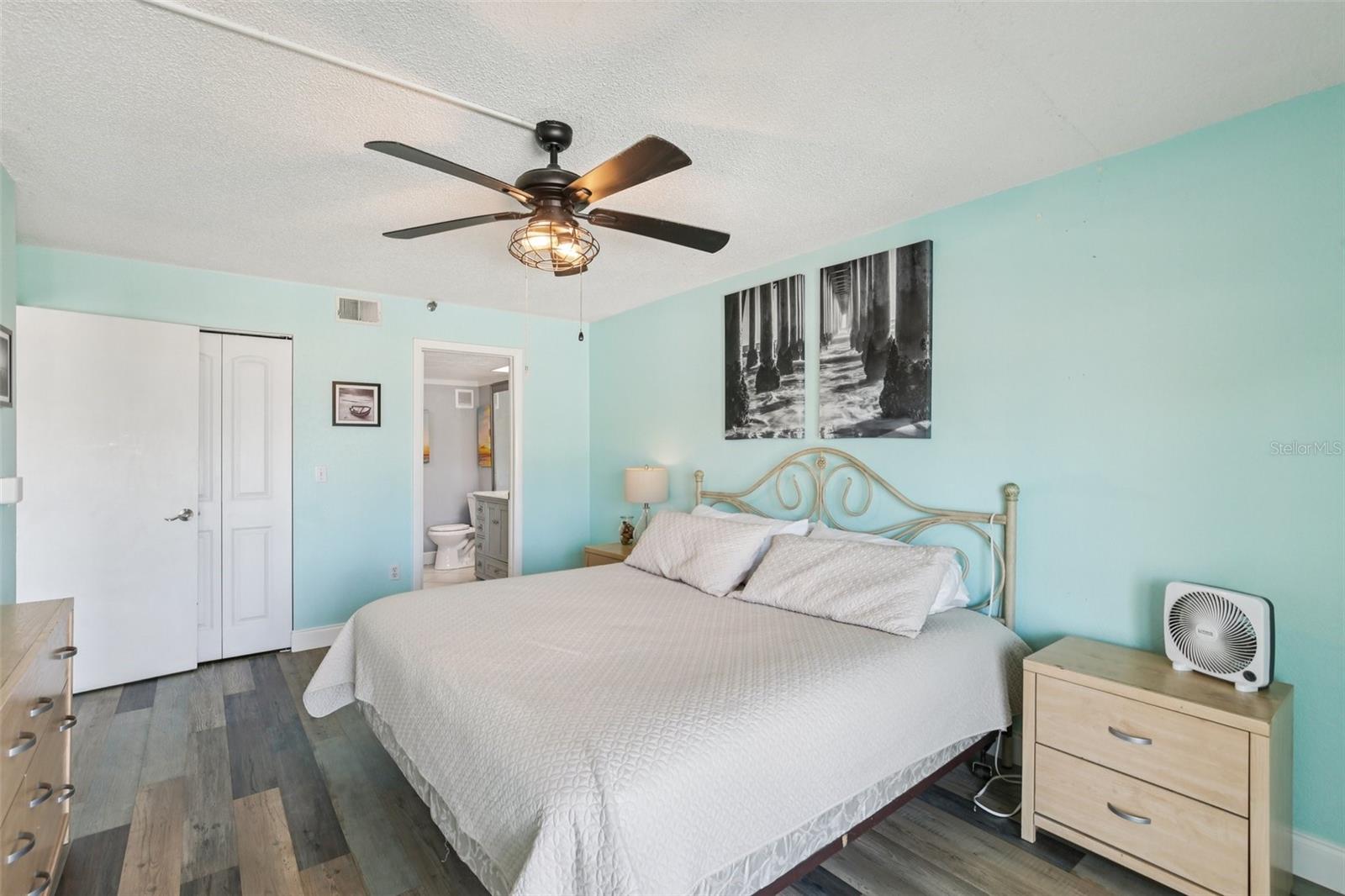 Image 17 of 25 For 14401 Gulf Boulevard 106