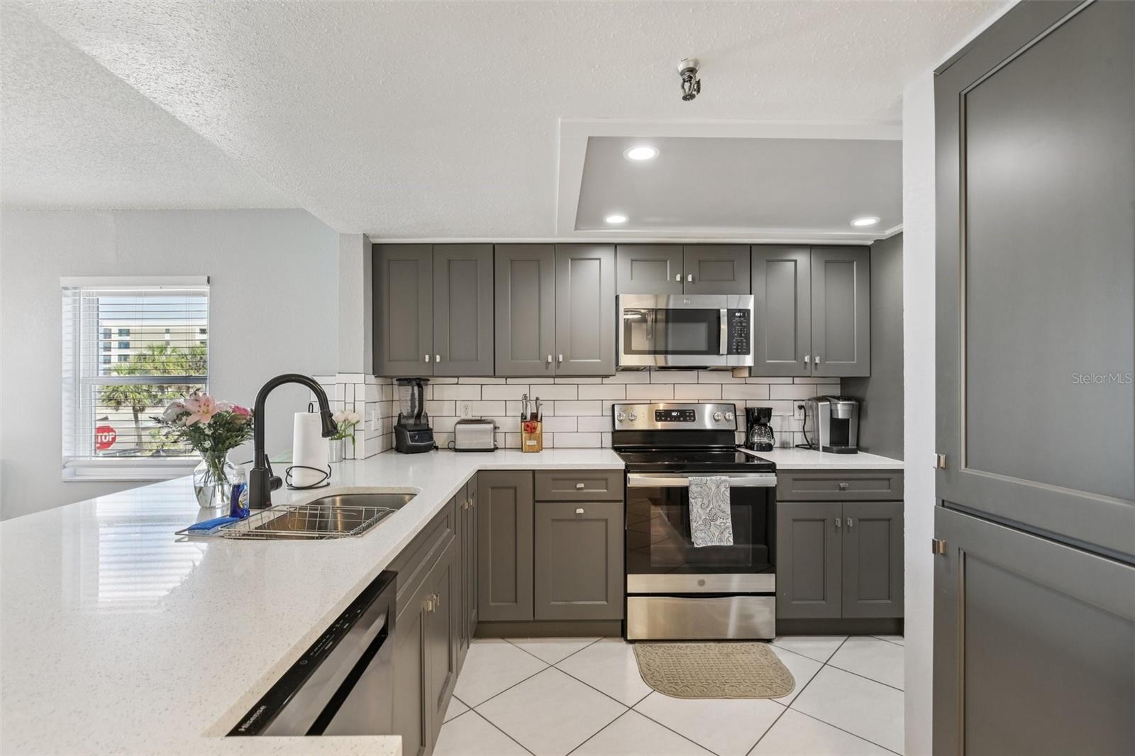 Image 9 of 25 For 14401 Gulf Boulevard 106