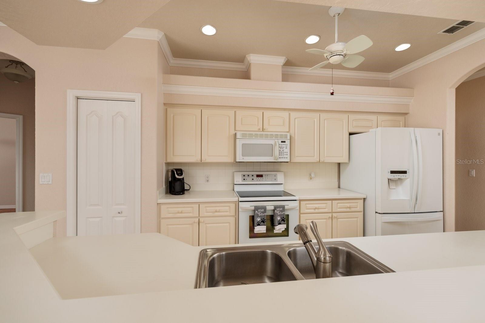 Listing photo id 12 for 16 Dahoon Court N