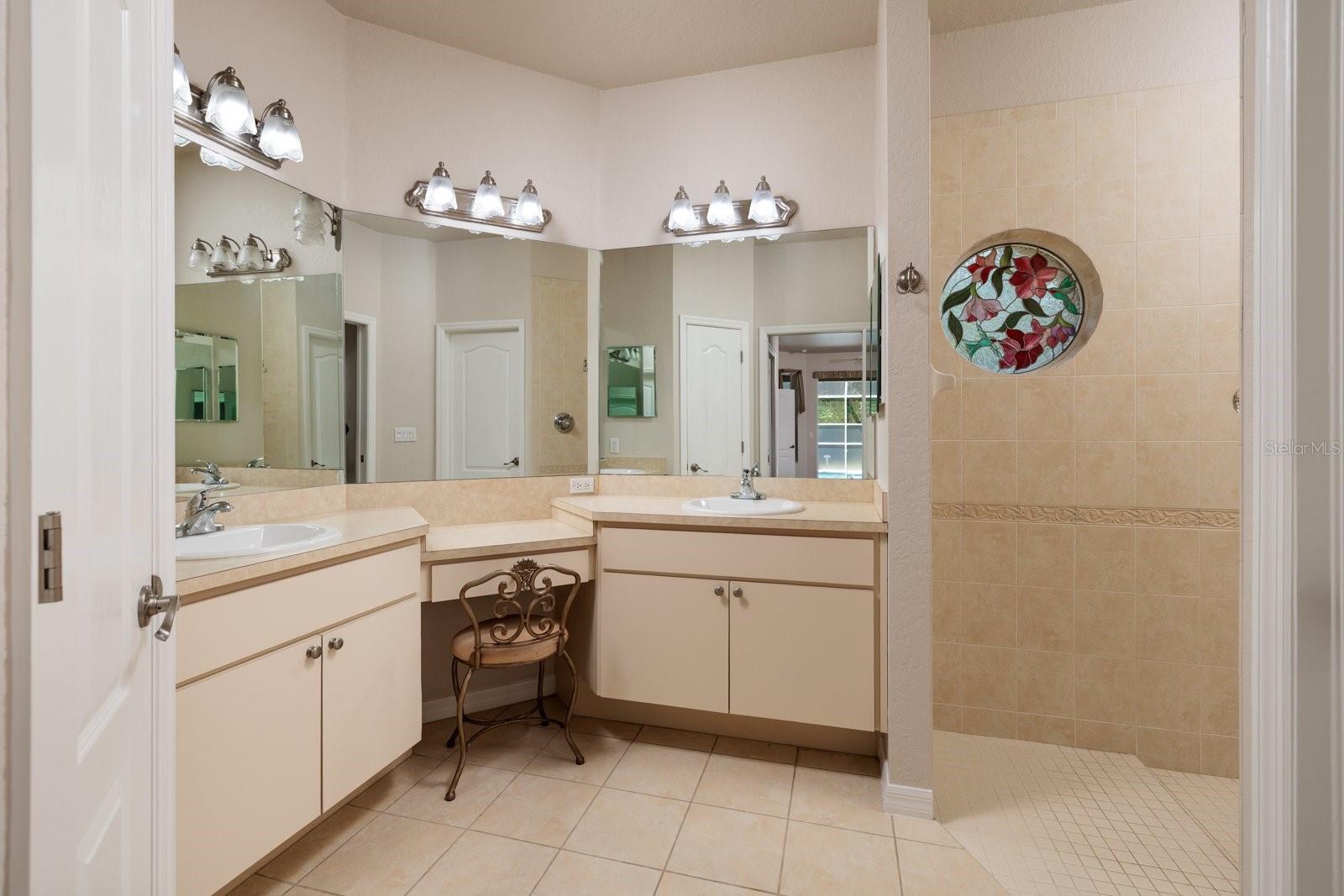 Listing photo id 13 for 16 Dahoon Court N
