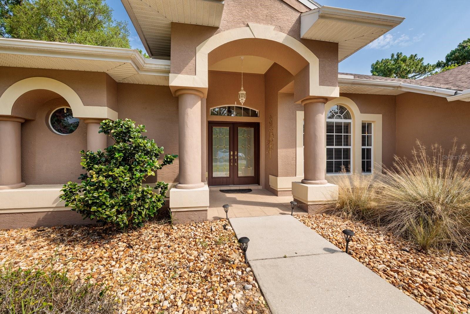 Listing photo id 1 for 16 Dahoon Court N