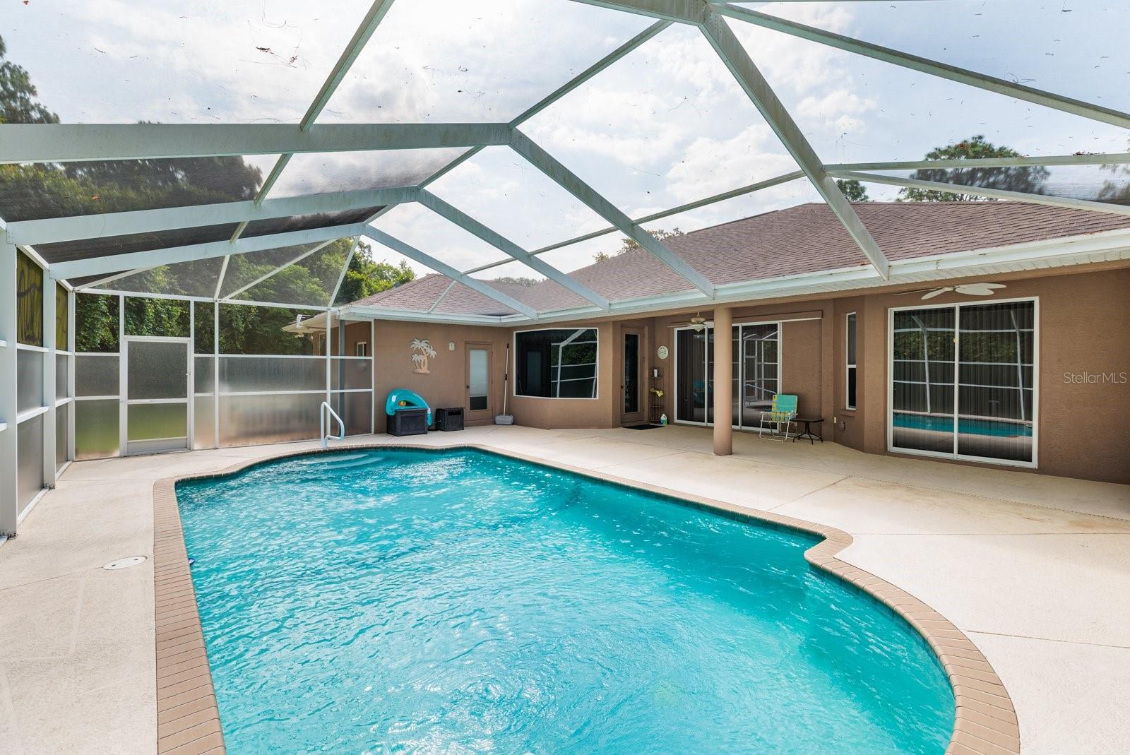 Listing photo id 2 for 16 Dahoon Court N