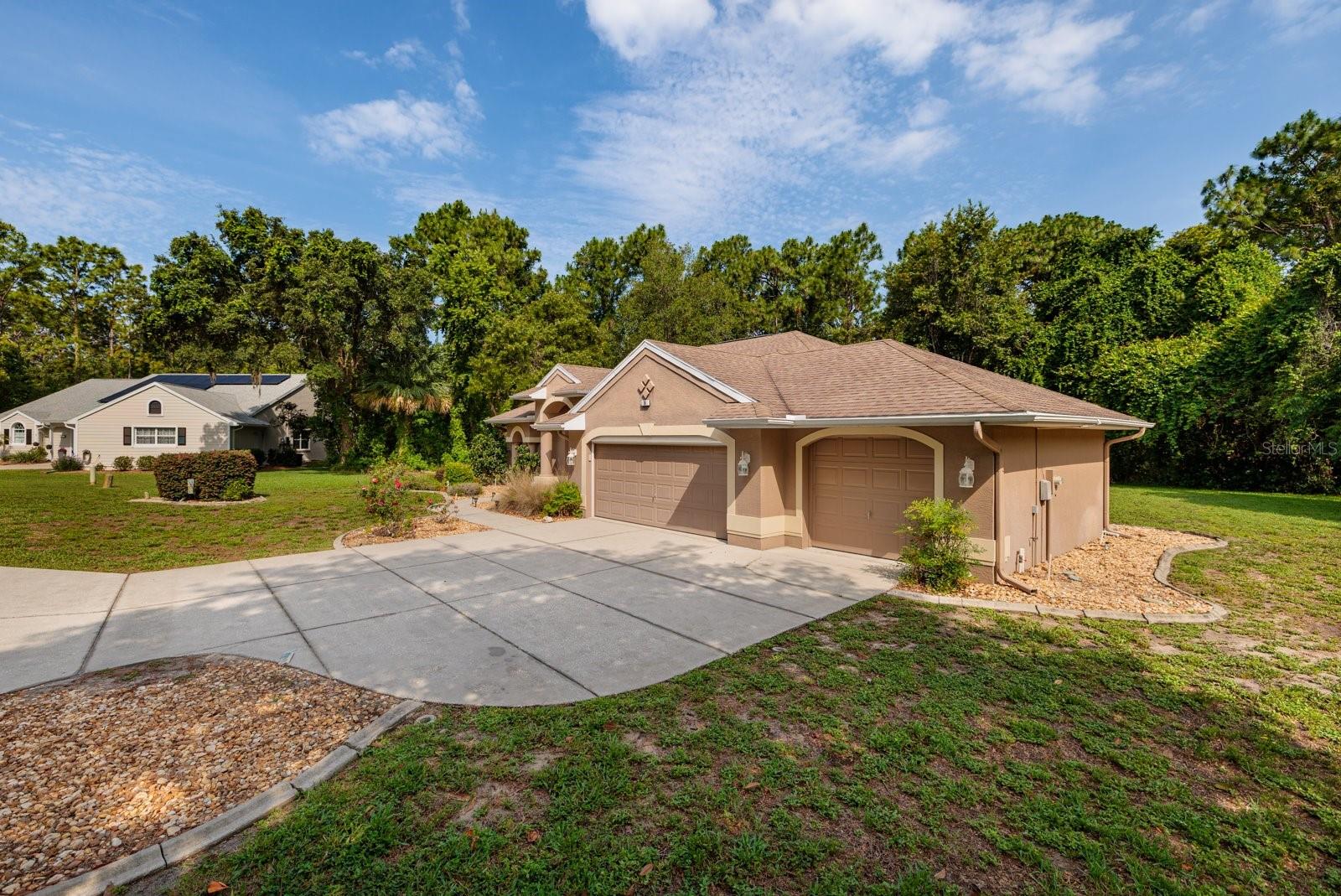 Listing photo id 61 for 16 Dahoon Court N