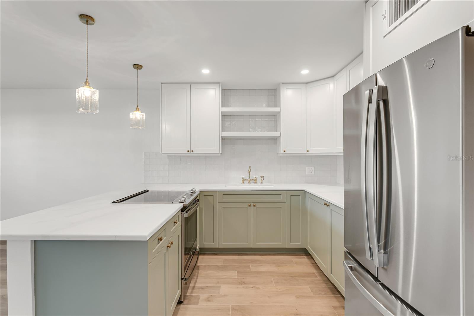 Image 11 of 25 For 216 36th Avenue N 202b