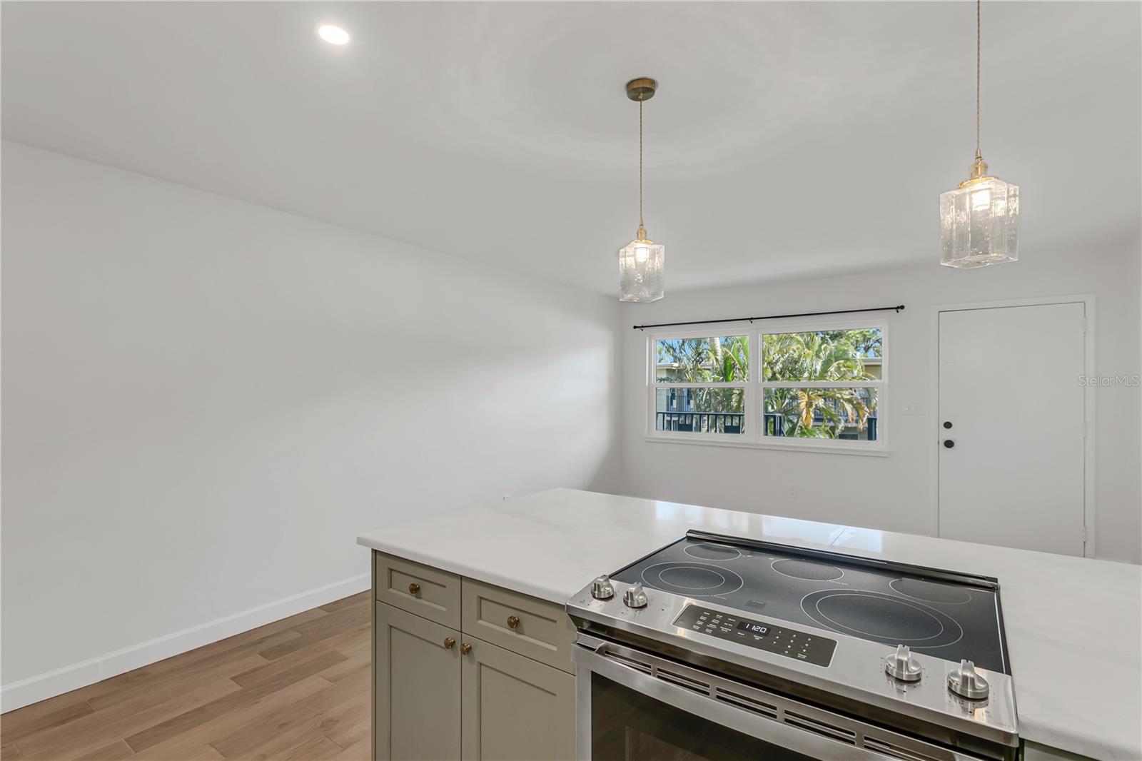 Image 13 of 25 For 216 36th Avenue N 202b