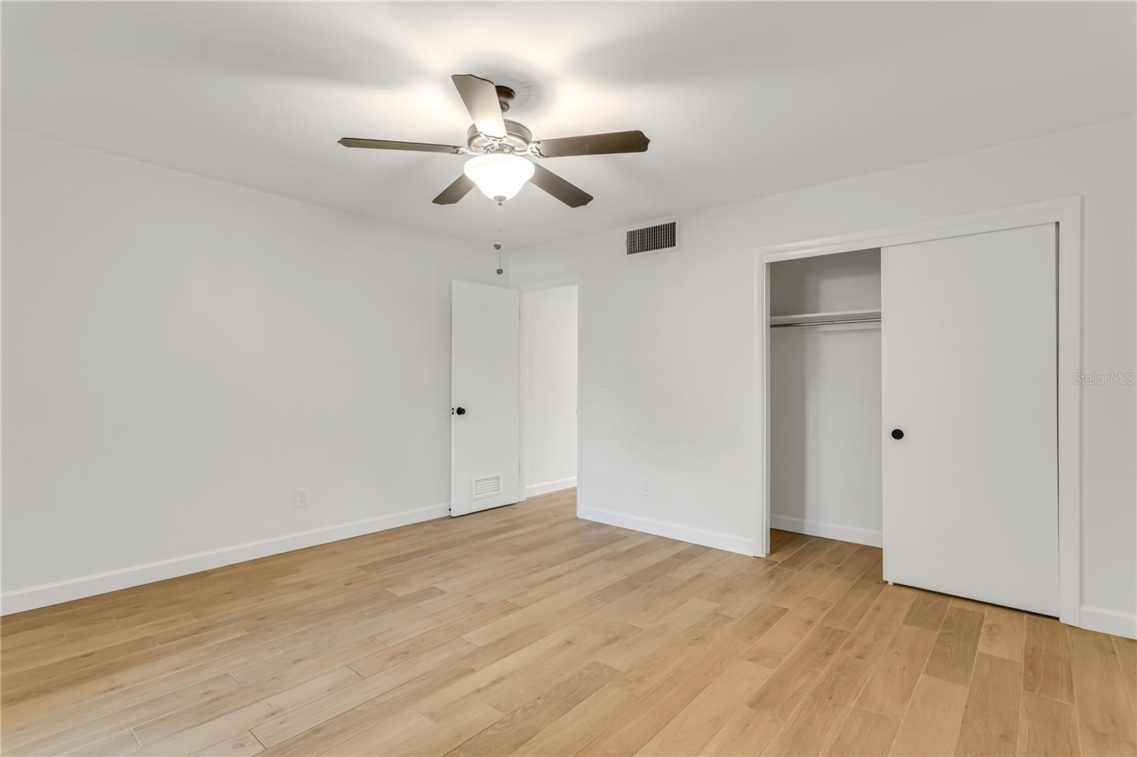 Image 20 of 25 For 216 36th Avenue N 202b
