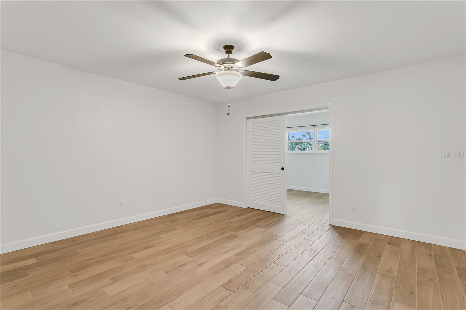 Image 21 of 25 For 216 36th Avenue N 202b