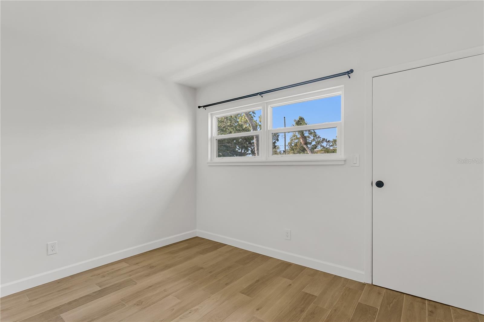 Image 23 of 25 For 216 36th Avenue N 202b