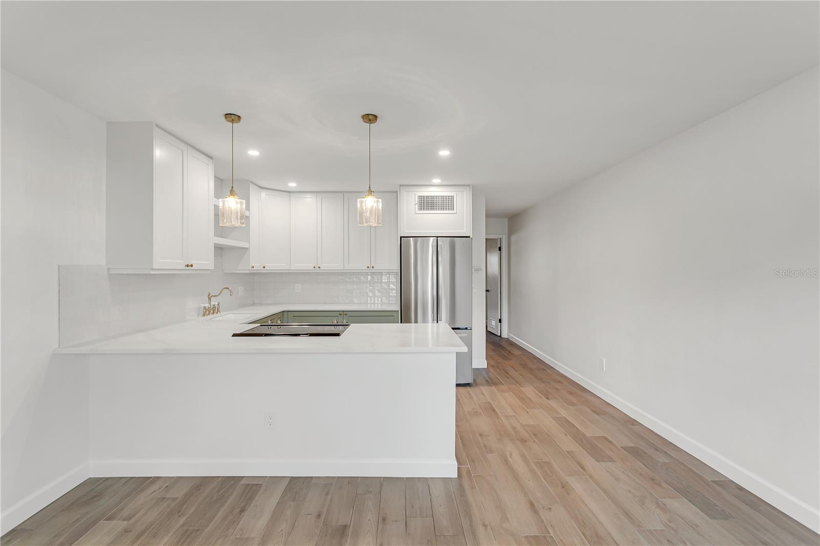 Image 6 of 25 For 216 36th Avenue N 202b