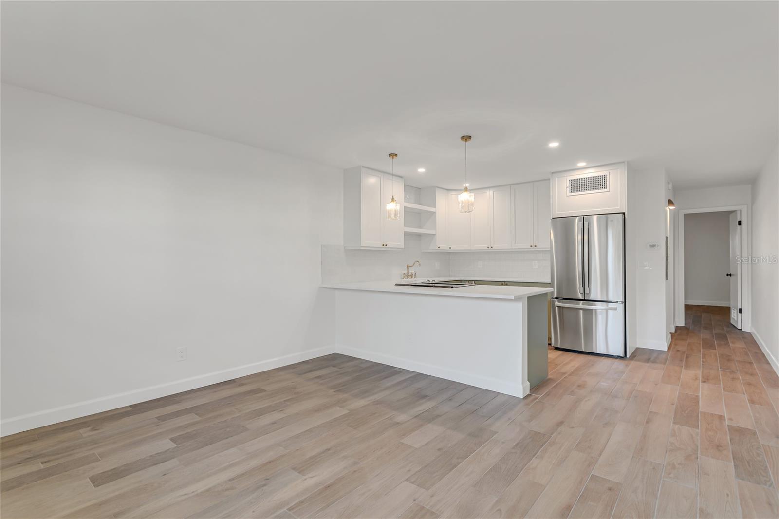 Image 7 of 25 For 216 36th Avenue N 202b