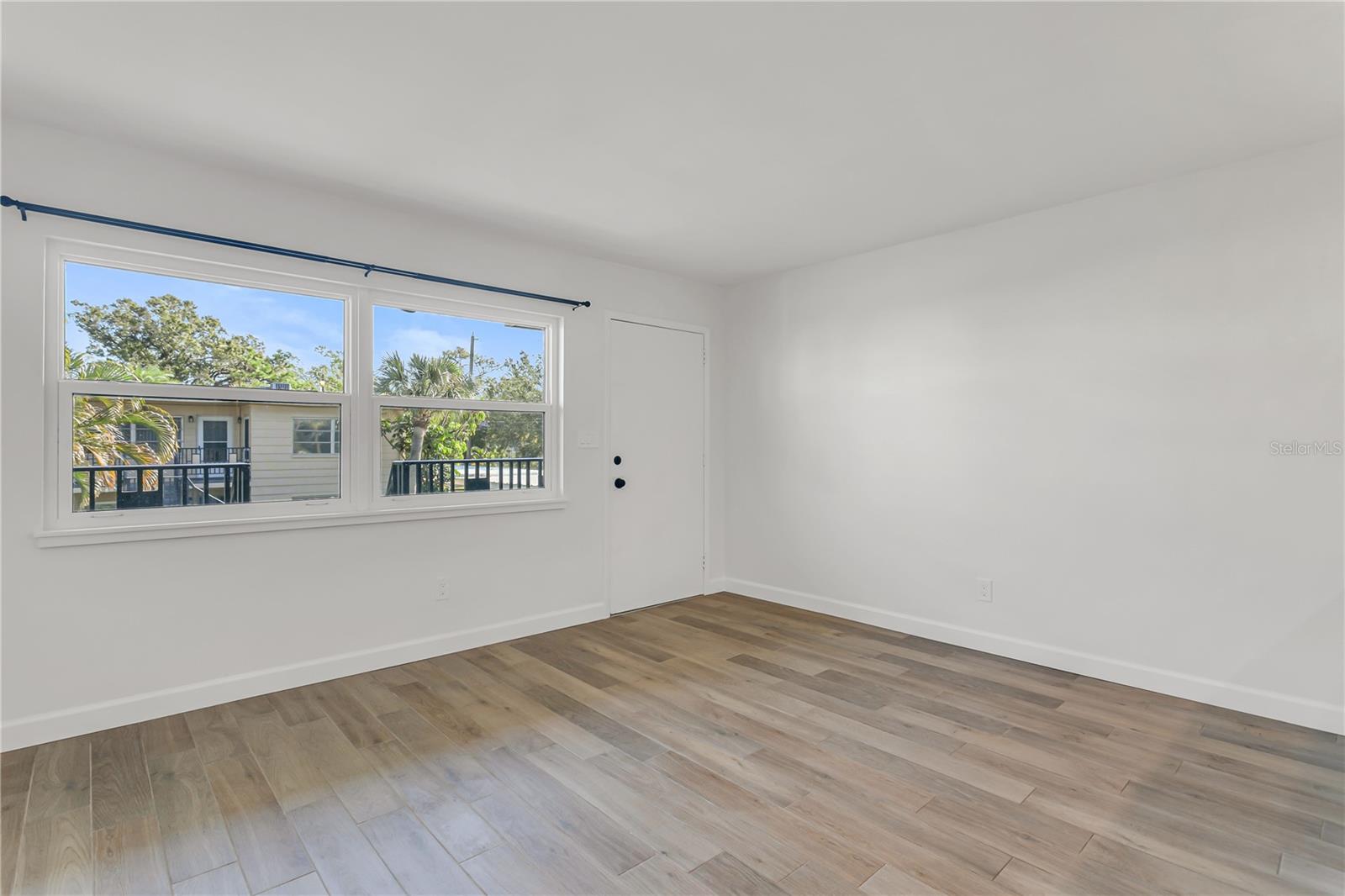 Image 9 of 25 For 216 36th Avenue N 202b