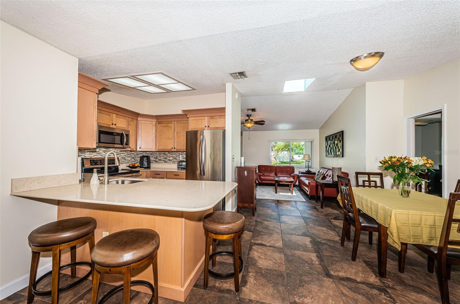 Listing photo id 9 for 12873 Cumberland Drive