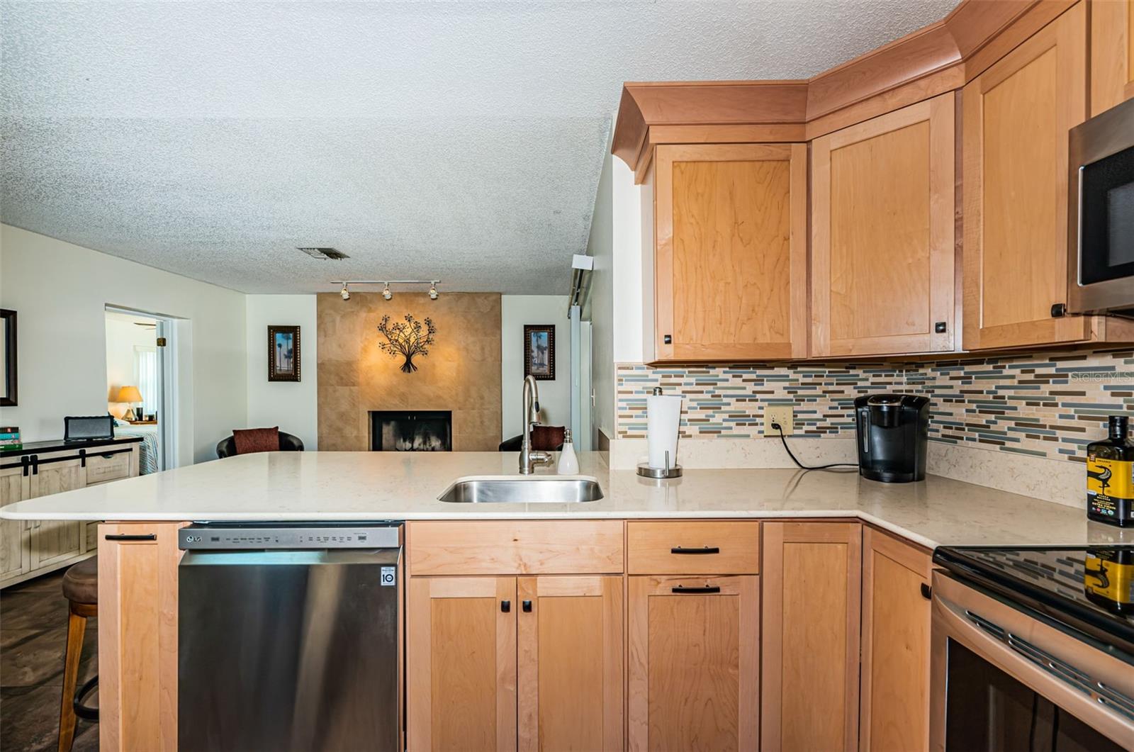 Listing photo id 12 for 12873 Cumberland Drive