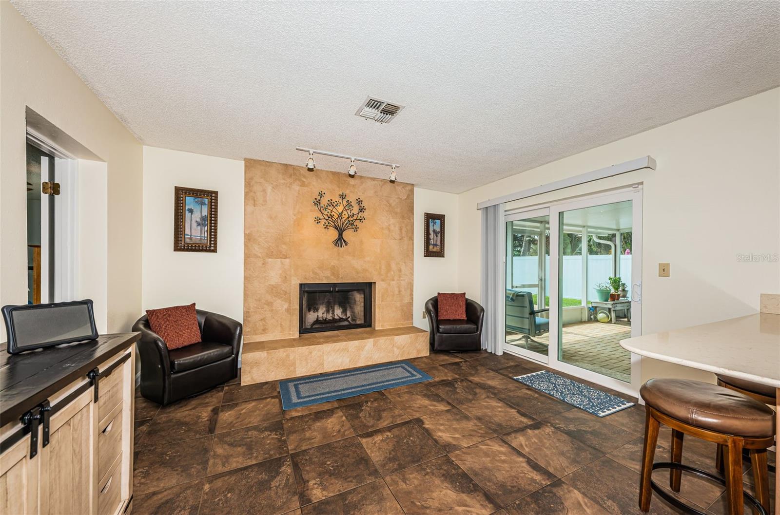 Listing photo id 15 for 12873 Cumberland Drive