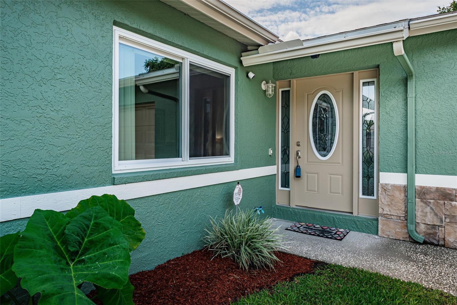 Listing photo id 0 for 12873 Cumberland Drive